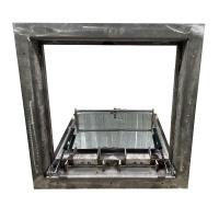 Люк кровельный ЛКР из нержавеющей стали вид снизу на опорную полку рамы и петли